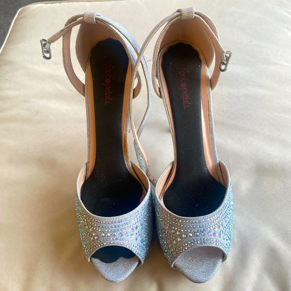 Elegant Silver Heels with Rhinestone Detailing